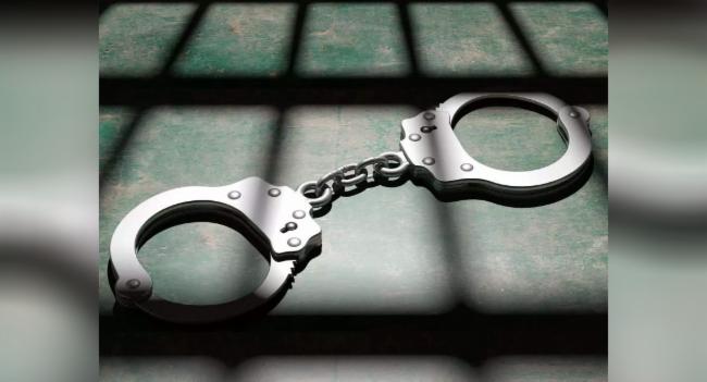 Six arrested while abducting man and woman